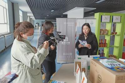 多個(gè)新聞媒體聯(lián)合對(duì)海晏縣電子商務(wù)進(jìn)農(nóng)村工作展開采訪報(bào)道